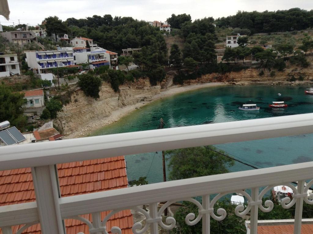 Kostas Rooms Votsi  Rum bild