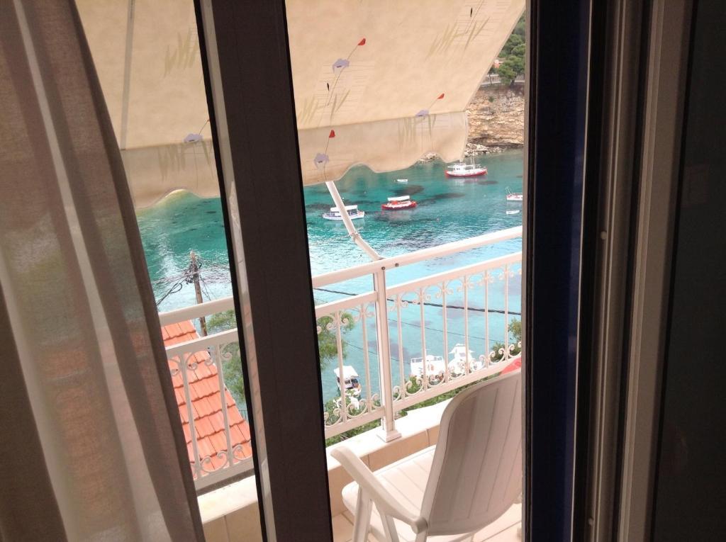 Kostas Rooms Votsi  Rum bild